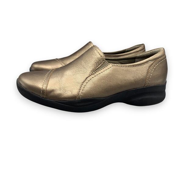 Clarks in Motion Womens Shoes Size 10 M Pewter Leather 67784 Slip On Walking - Picture 3 of 10